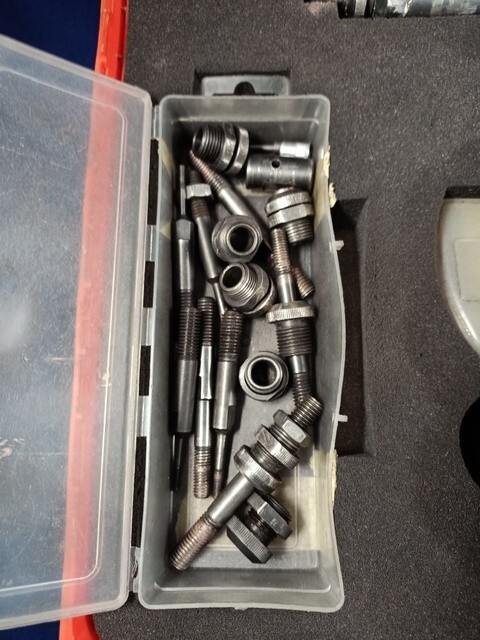 Rivettatrice oleopneumatica per inserti filettati Specialinsert A22/2000