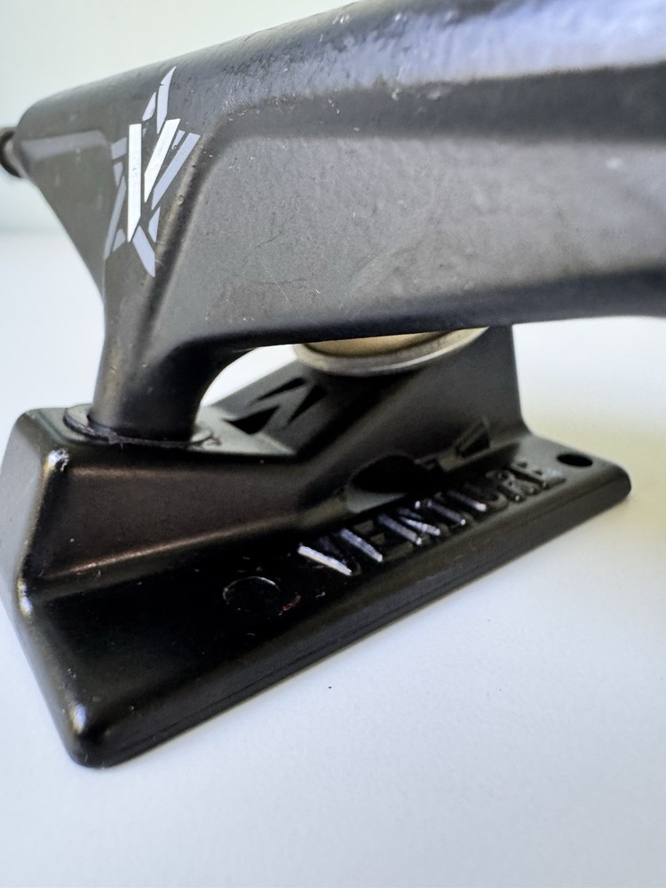 Skateboard Trucks - Venture 5.2
