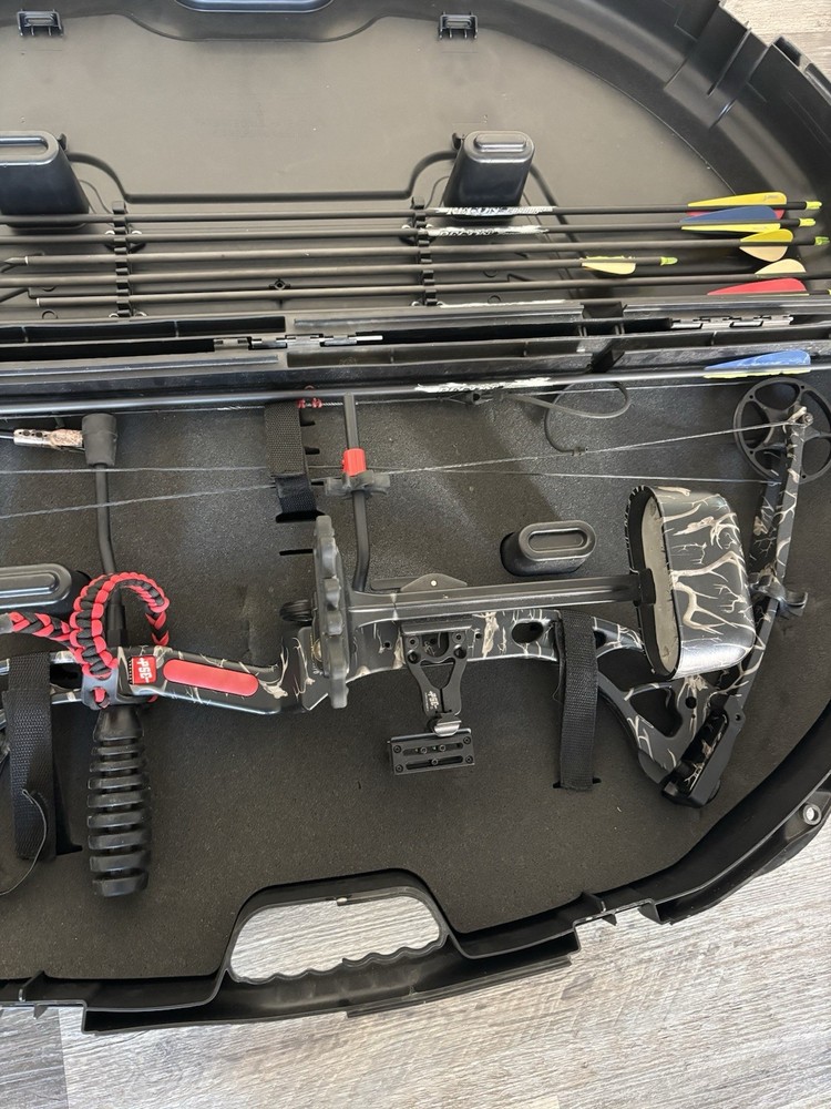 PSE Stinger 3G Compound Bow Package – Case, Sight, Stabilizer – Ready To Hunt