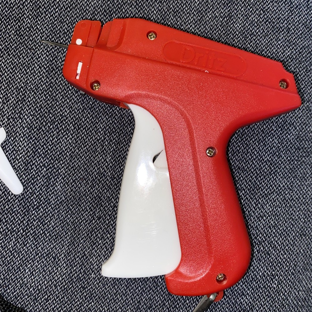 Dritz Quilter's Basting Gun & 2000+ Tacks