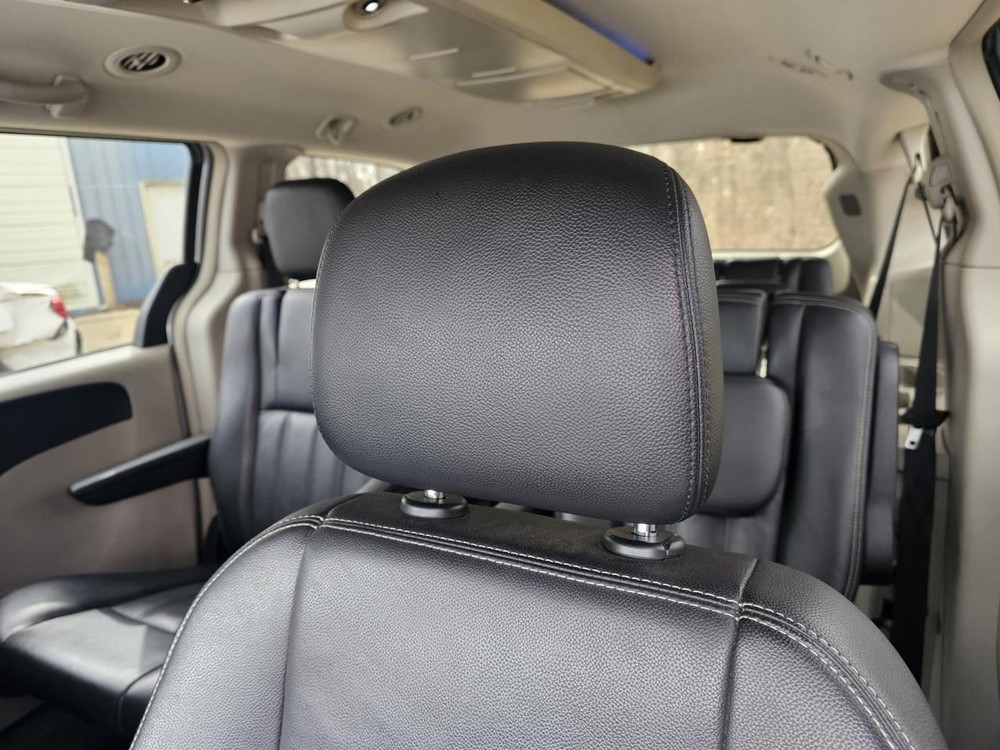 TOWN COUN 2012 Headrest 2440898
