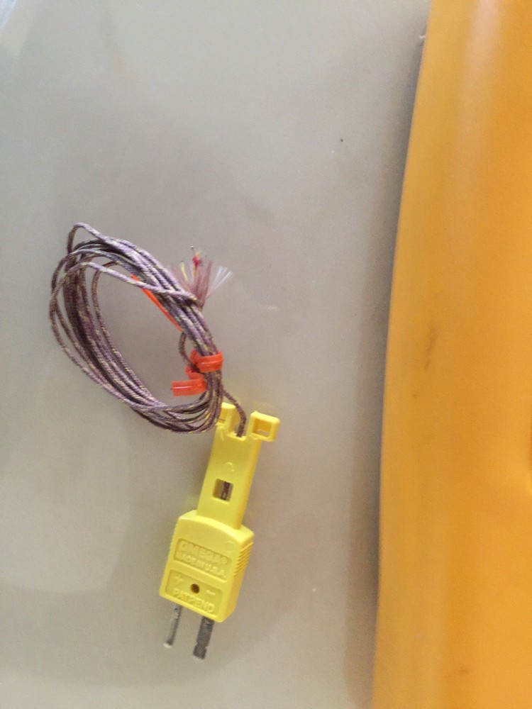 Omega HH147 Data Logger Thermometer RS-232 Includes Battery