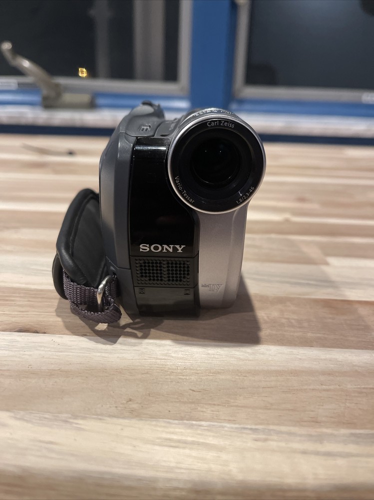 Sony HandyCam 20 Times Optical Zoom
