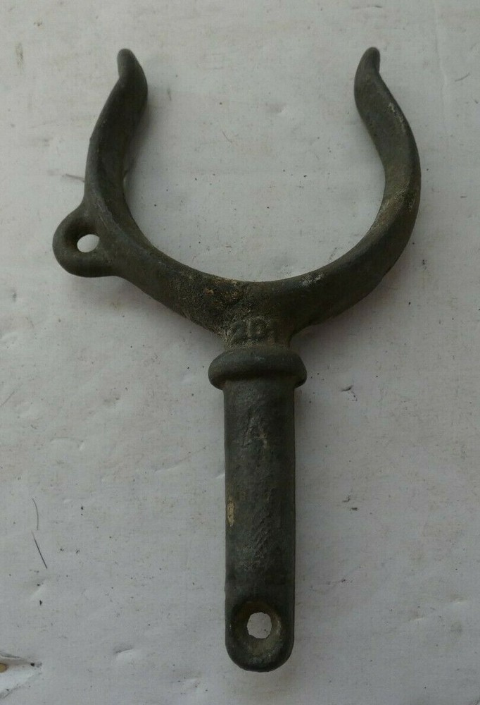 VINTAGE BOAT OAR LOCK  201 A P