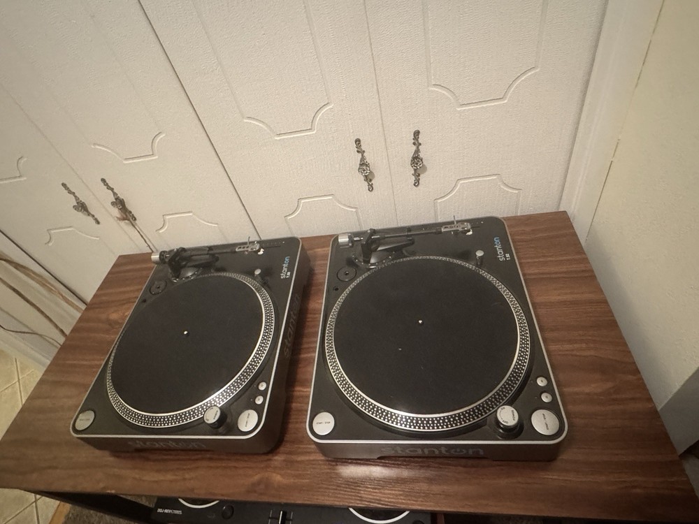 Stanton T.52 Professional DJ Turntable Belt Drive Record Player