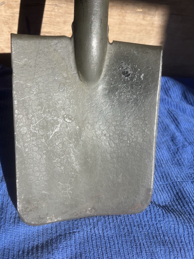 East GERMAN “ BAT “ entrenching tool / shovel - Handle Great !