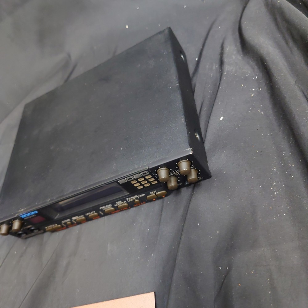 ZOOM 9050 Advanced Instrument Effects Processor Rackmount Multi-Effects