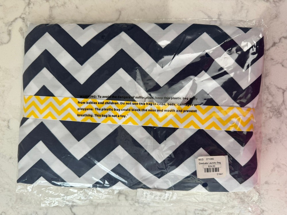 Mud Pie Graduate Laundry Bag. Navy/White Chevron. Drawstring. SEALED NEW