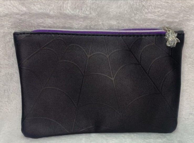 2 BRAND NEW ASSORTED MAKE UP BAGS (WEBBED)