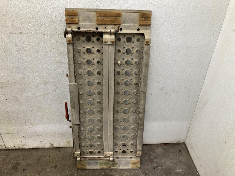 Freightliner C120 CENTURY 33 x 14 Deckplate - Used