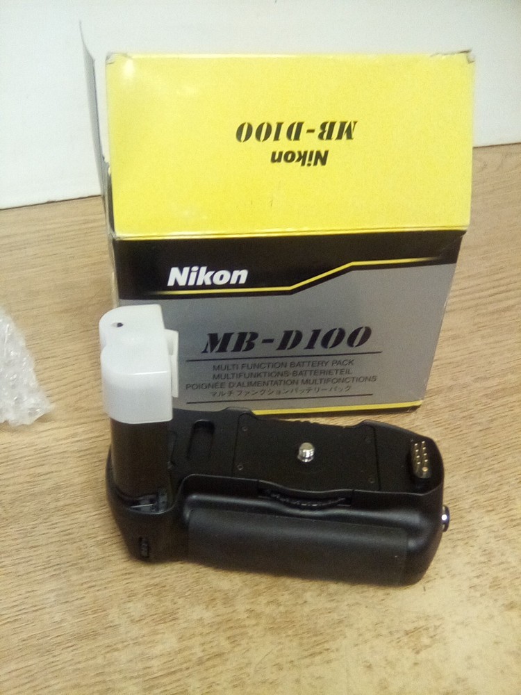 Nikon MB-D100 Multi Function Battery Pack