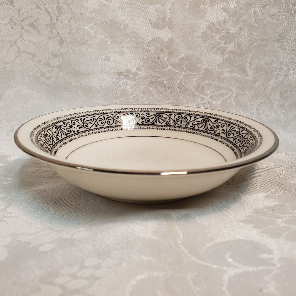 Noritake Prelude - 6 Piece Dinner Set - Great Condition