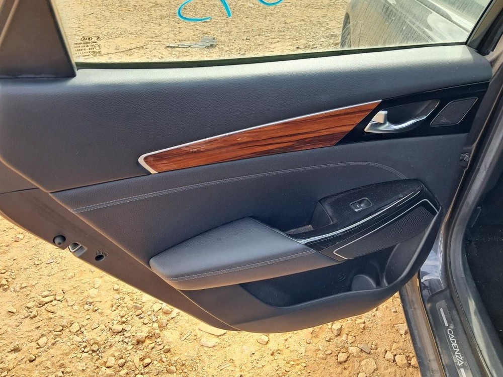 CADENZA 2017 Glove Box 4874971