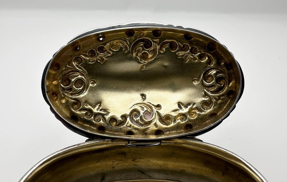 VICTORIAN EMBOSSED SNUFF BOX STERLING SILVER BIRMINGHAM 1898