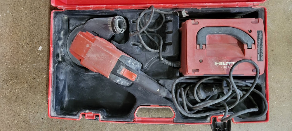 Hilti DG150 Concrete Grinder with Case