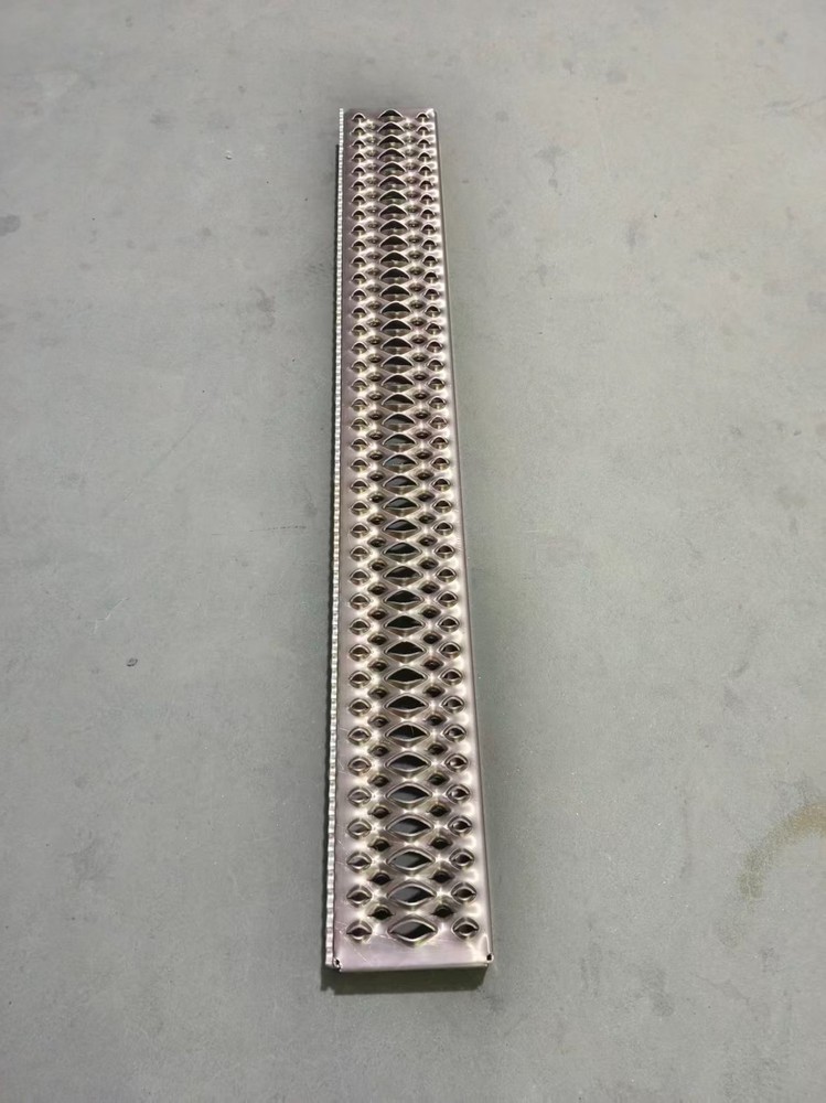 Front Step Kick Panel long 4-3/4" For Kenworth T480