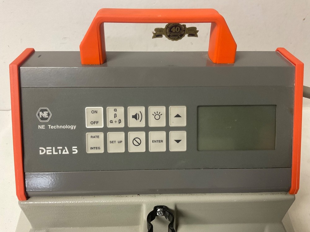 NE Technology DELTA 5 Detector Geiger Counter roll around push with stick