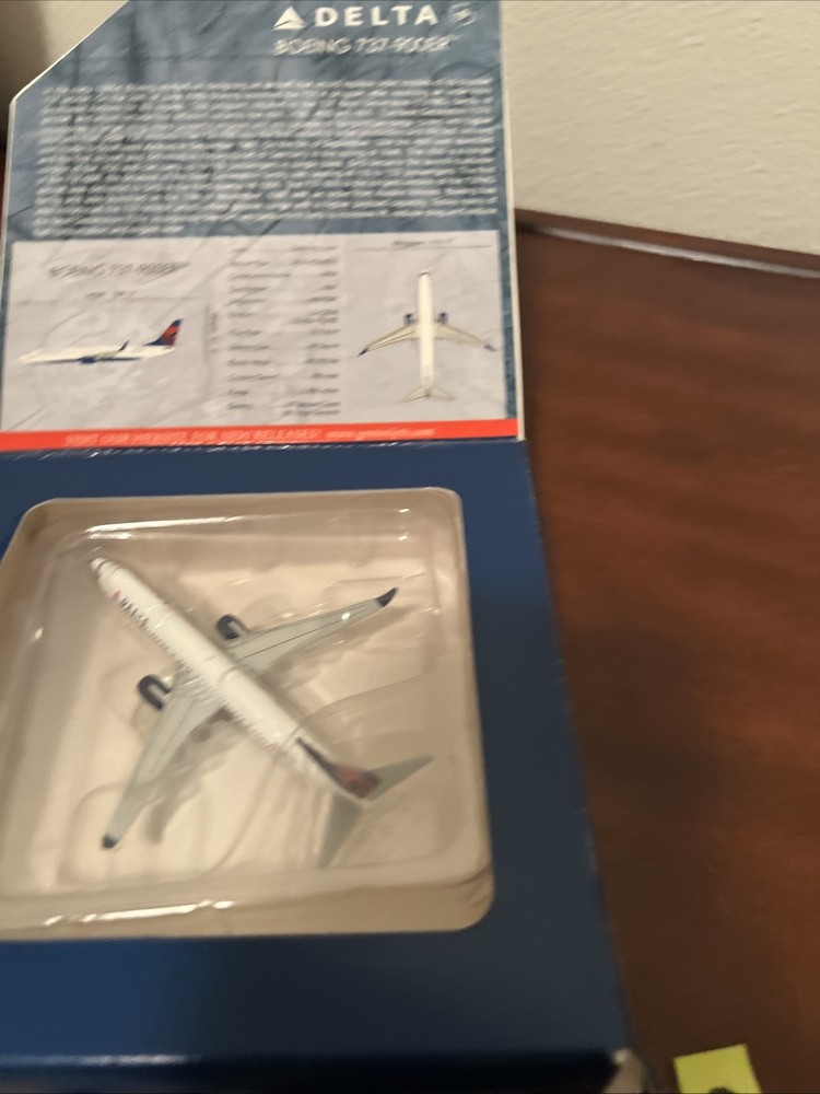 Delta 737-800 1:400 Scale