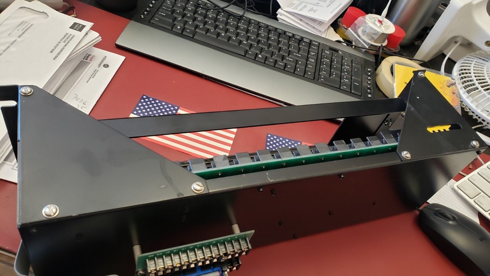 ANALOG DEVICES 3B01 16CH BACKPLANE MULTIPLEXER SYSTEM ( E1-2)