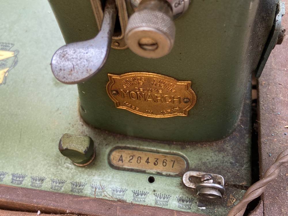 Deluxe Monarch Sewing Machine A 284367