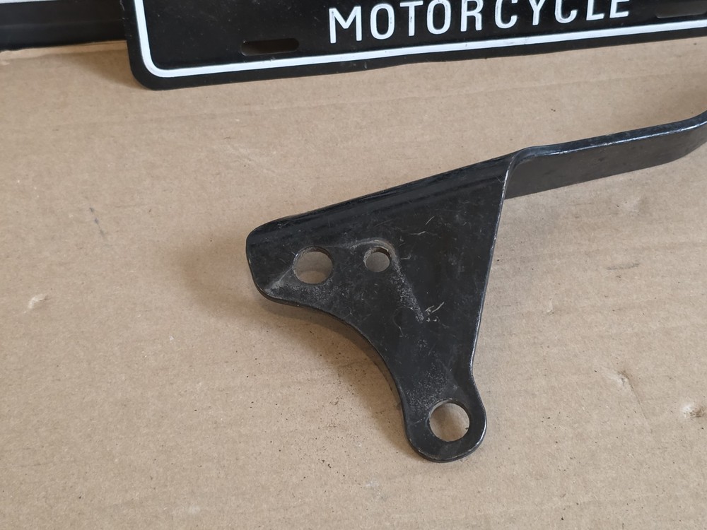 03 HARLEY-DAVIDSON DYNA EXHAUST SUPPORT MOUNT BRACKET