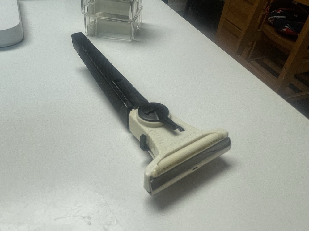 Schick Instamatic Adjustable Razor w/ Refills
