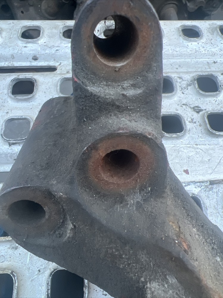 3103631 Cummins front engine support bracket