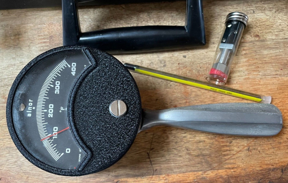 ALNOR PYROCON 4000A TEMPERATURE TESTER IN CASE Tested Nice