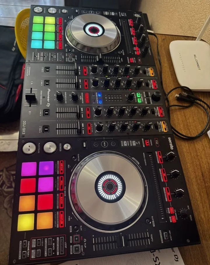 Pioneer DDJ-SX3 Digital DJ Controller
