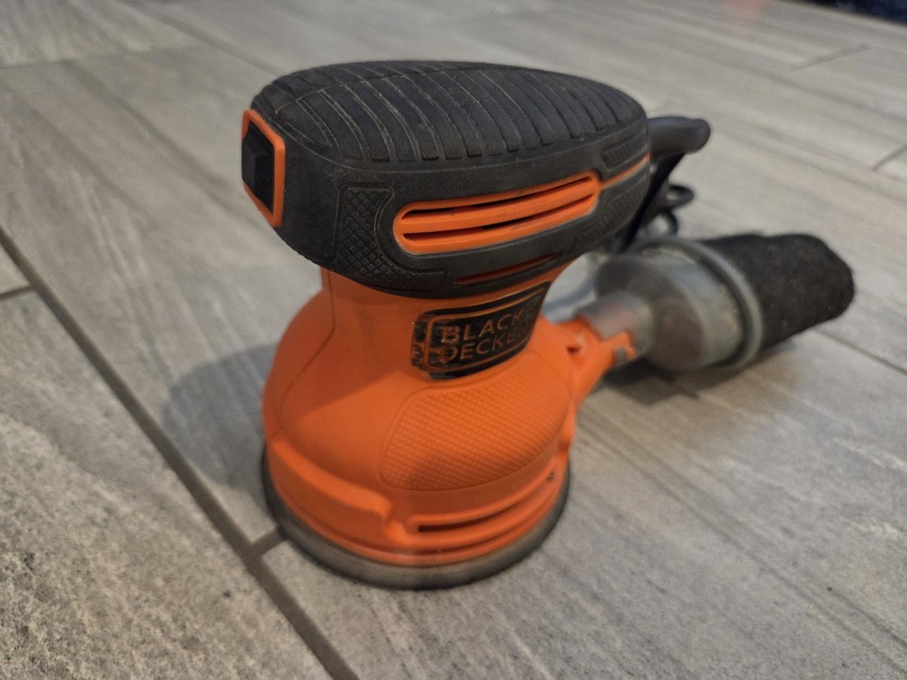 Black+Decker BDER0100 5" Random Orbit Sander Corded – Tested Working, Save $