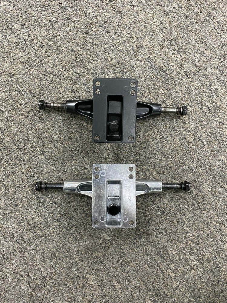 Preowned Skateboard 7" Trucks Combo (Black/Silver - 2 Pack)