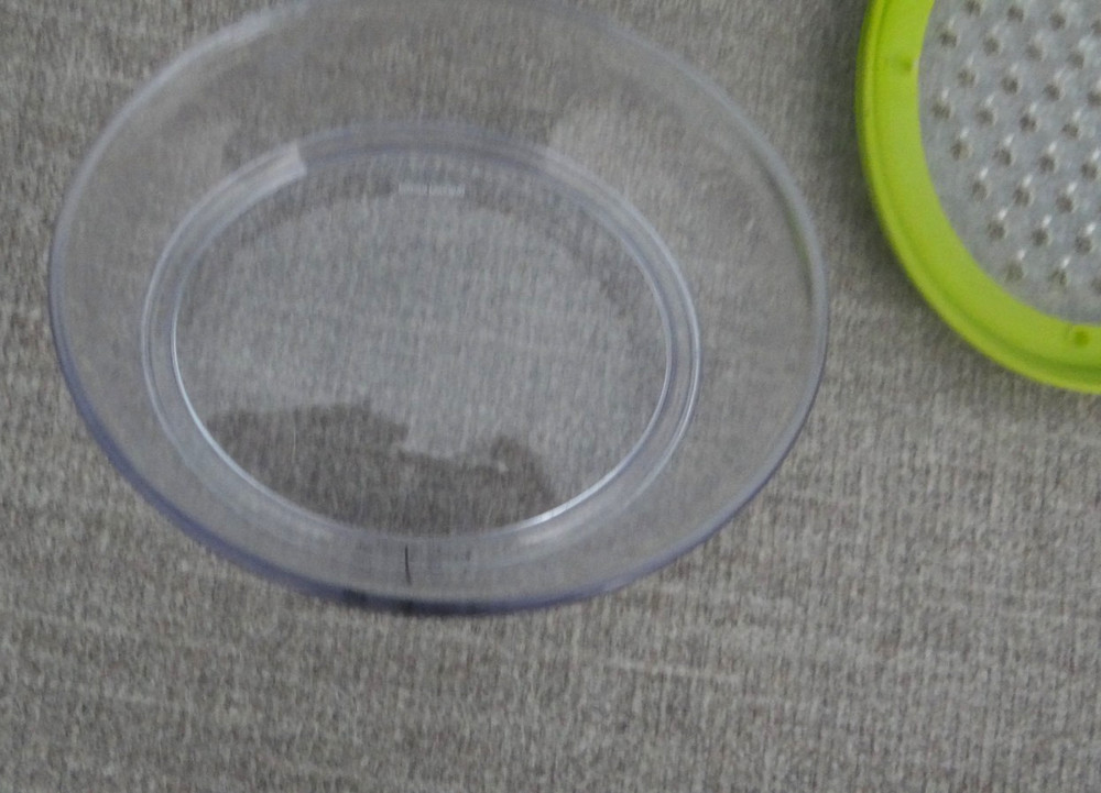 EUC 2 CUP PLASTIC MEASURING CUP WITH THREE INTERCHANGALBE GRATERS / SEALED LIDS