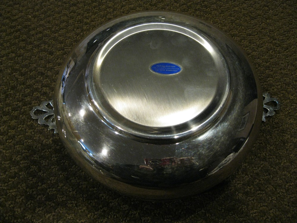 REED & BARTON SILVERPLATED 9 IN SERVING DISH WITH PYREX GLASS INSERT & SPOON