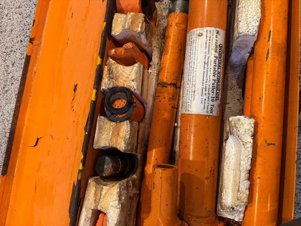 Central Hydraulics 10 Ton Portable Puller Kit