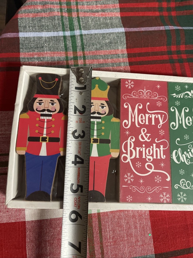 CHRISTMAS TABLE SITTERS~NUTCRACKERS ~MERRY & BRIGHT ~ MERRY CHRISTMAS