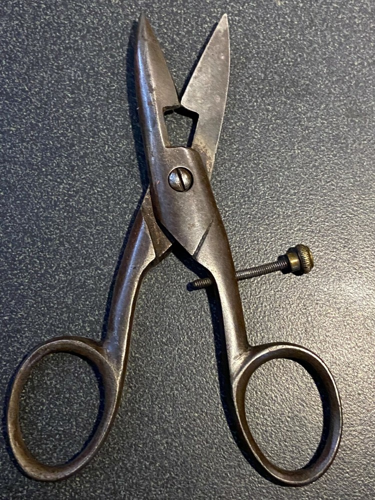 Vintage Adjustable Scissors 4 1/4"