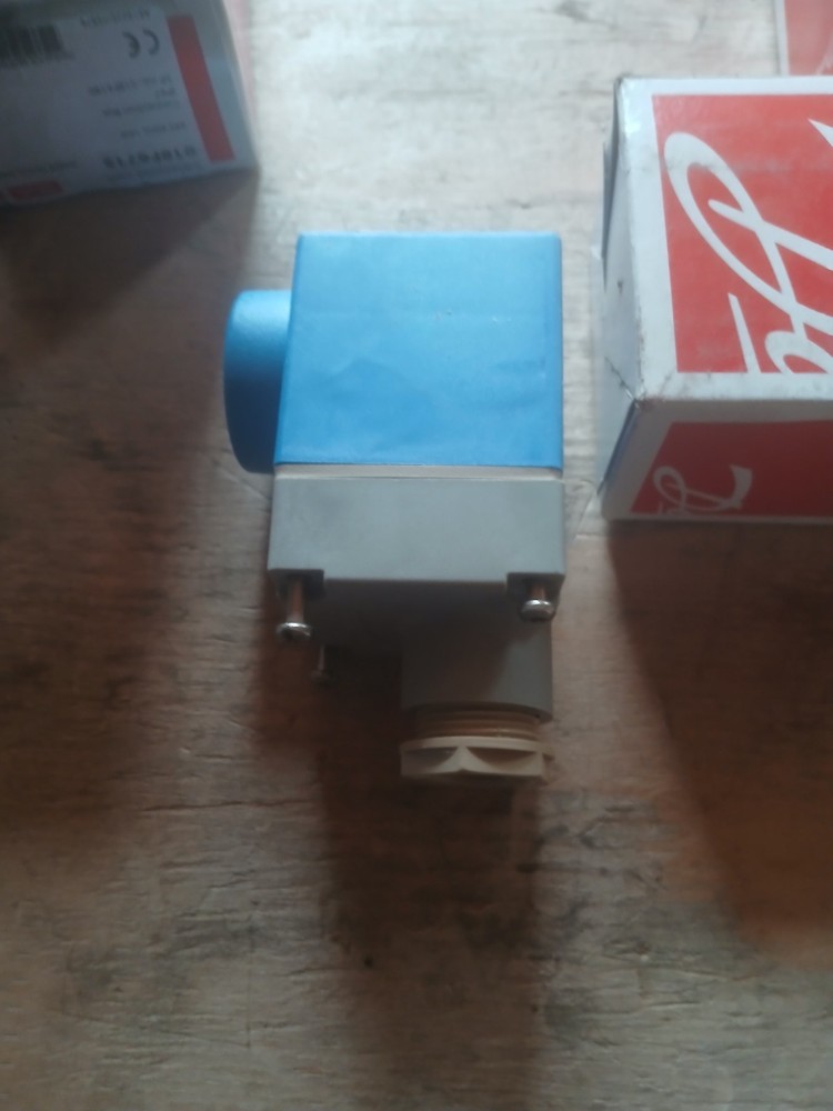 New Danfoss 018F6715 Coil