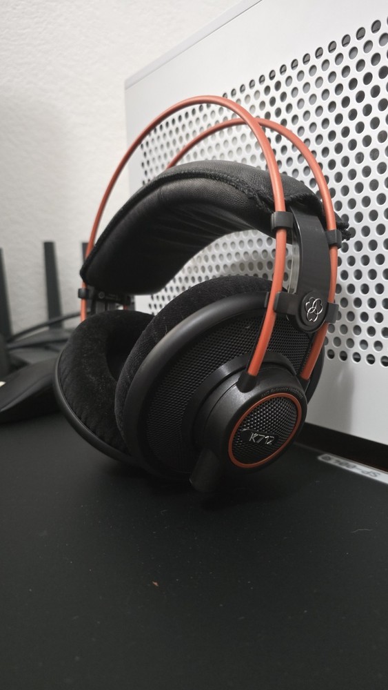 AKG K712 Pro Open-back Mastering and Reference Headphones