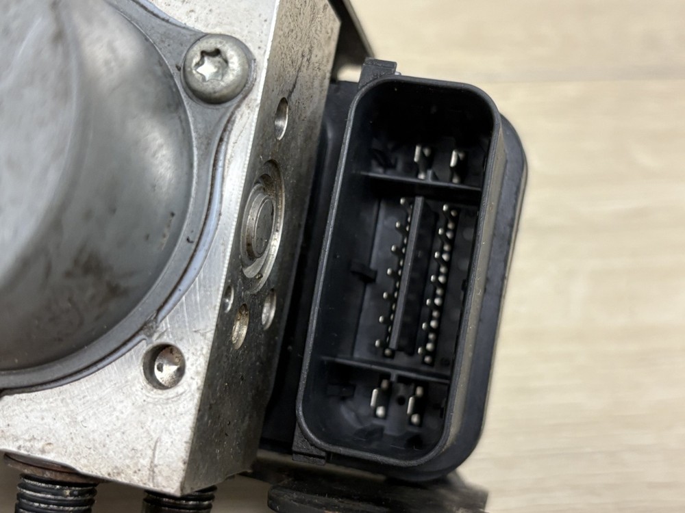 R3 MT03 Yamaha OEM ABS Module Hydraulic Unit Pump