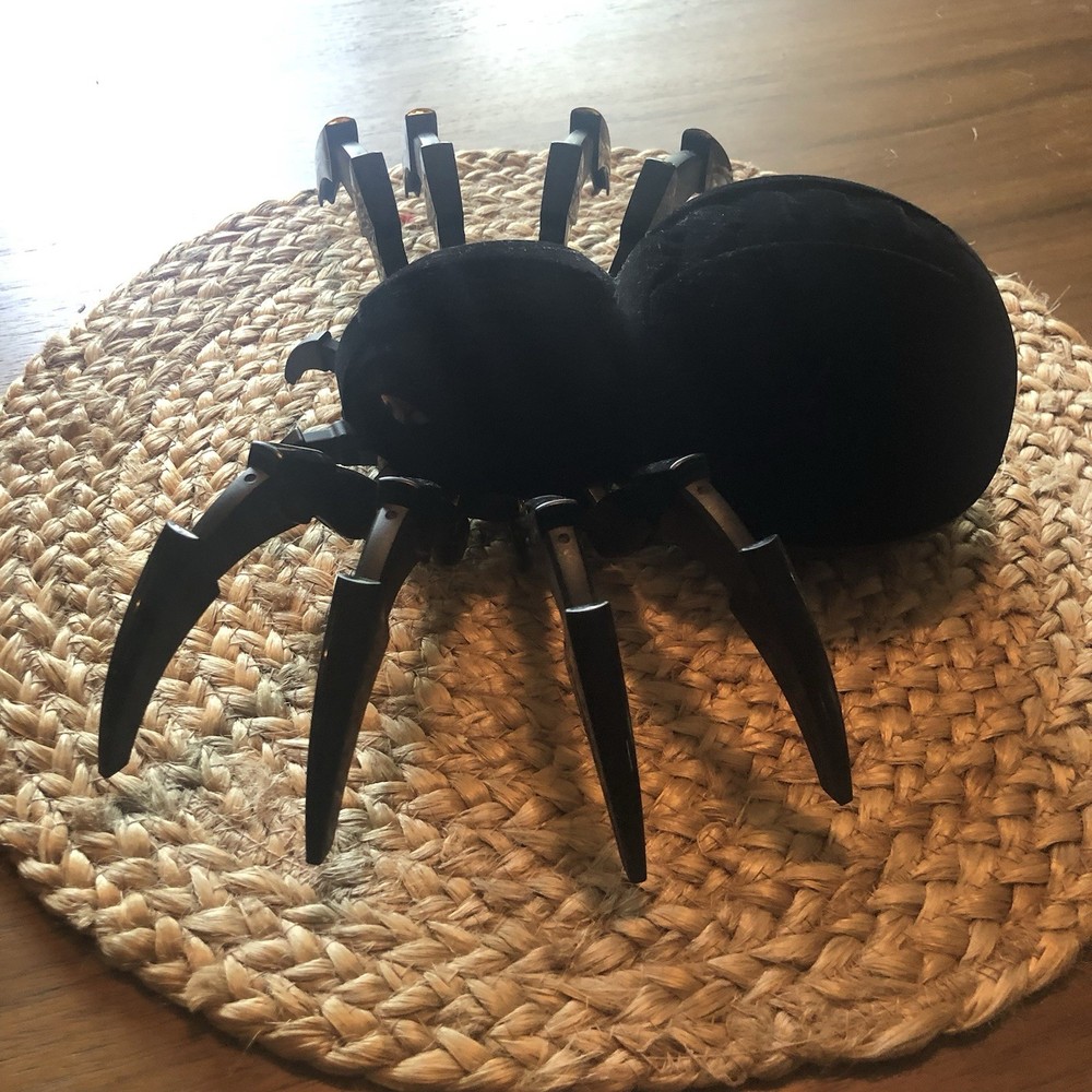 Simulation RC Spray Remote Control Spider Robot Toy Realistic Works DEERC