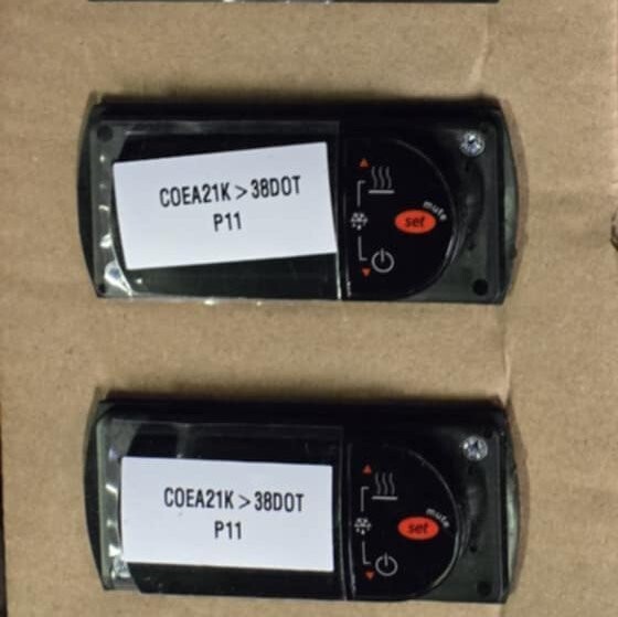 Carel PZR3C0EA25K Digital Temperature Controller