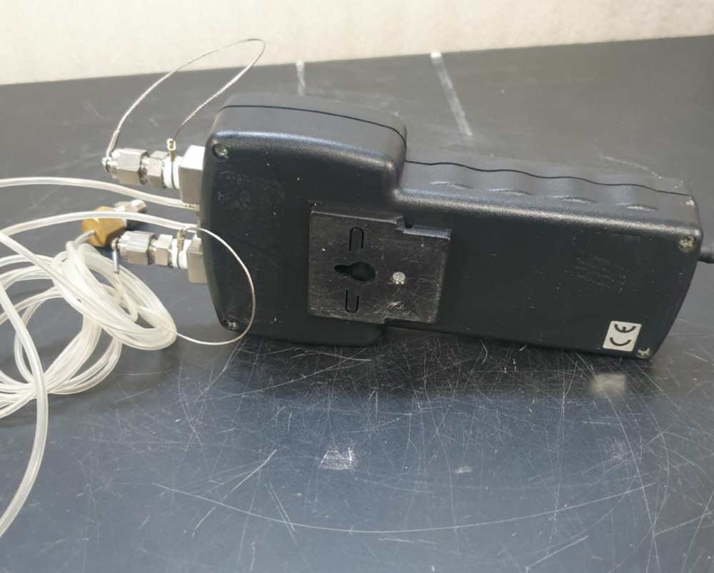 mensor 2320 Handheld Precision Pressure Gage