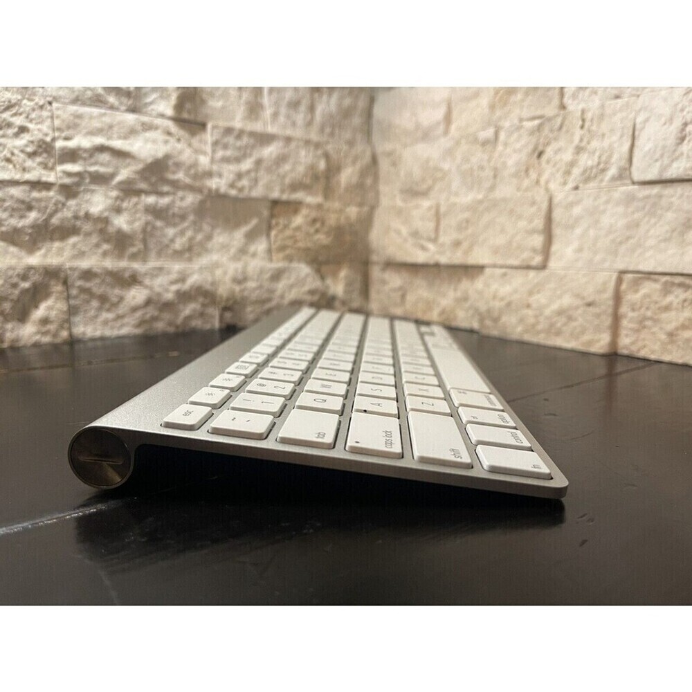 Apple Bluetooth Wireless Keyboard #A1314 - Tested & Works