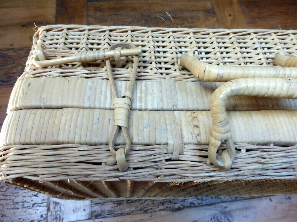 Vintage SEWING Basket RATTAN Medium NICE