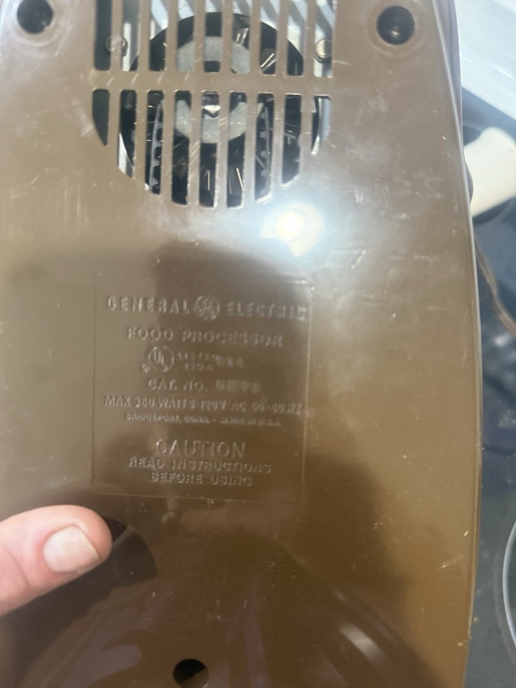 General Electric Food Processor-Blender 8FP3 300W Pulse Function 6 Speeds