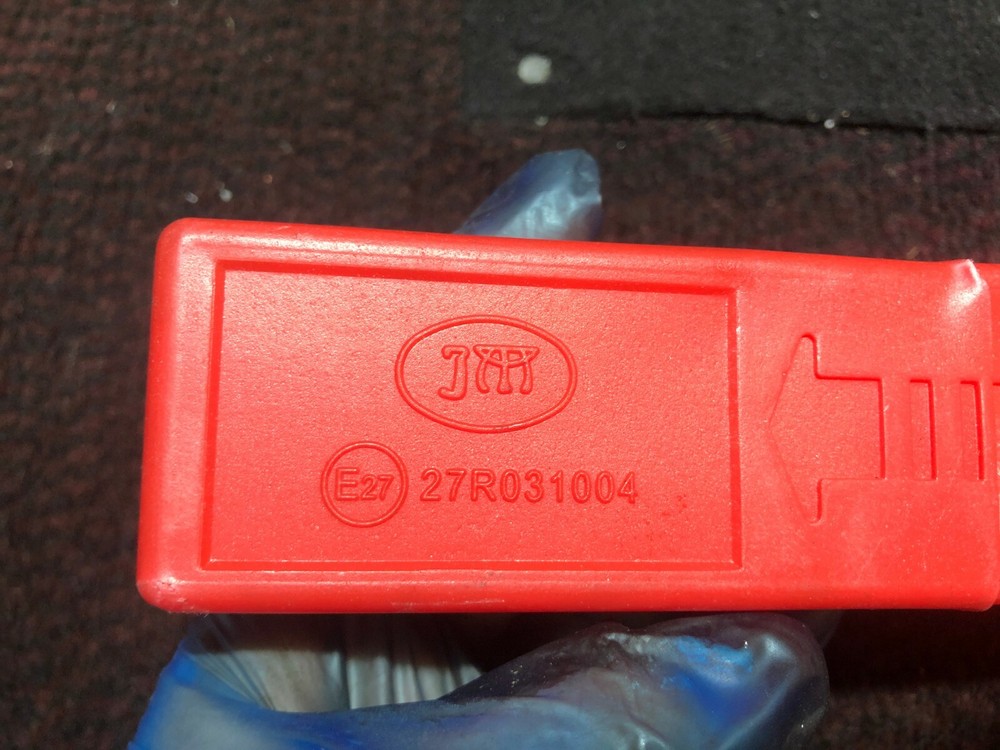 UNIVERSAL CAR WARNING TRIANGLE 27R031004