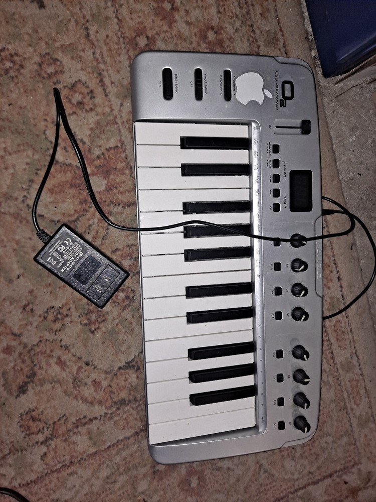 M-Audio O2 Mobile USB MIDI Controller Keyboard used