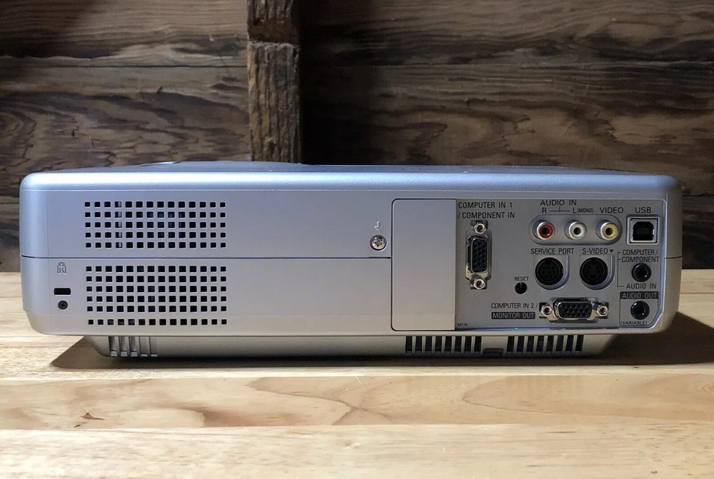 Sanyo PLC-XU48 Pro XtraX Multiverse Projector