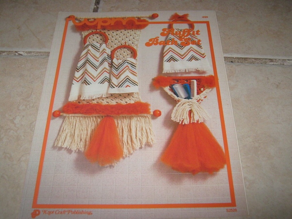 VINTAGE MACRAME PATTERN BOOKLET FLUFFIT BATH SET 1978