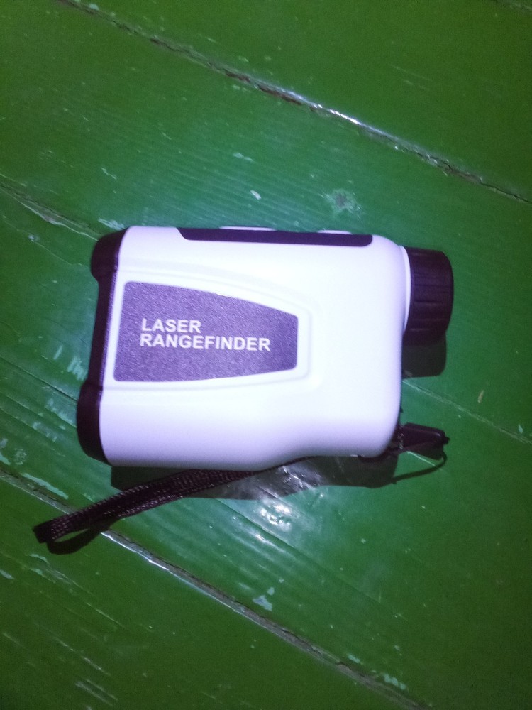 Golfing, Laser Rangefinder 1000